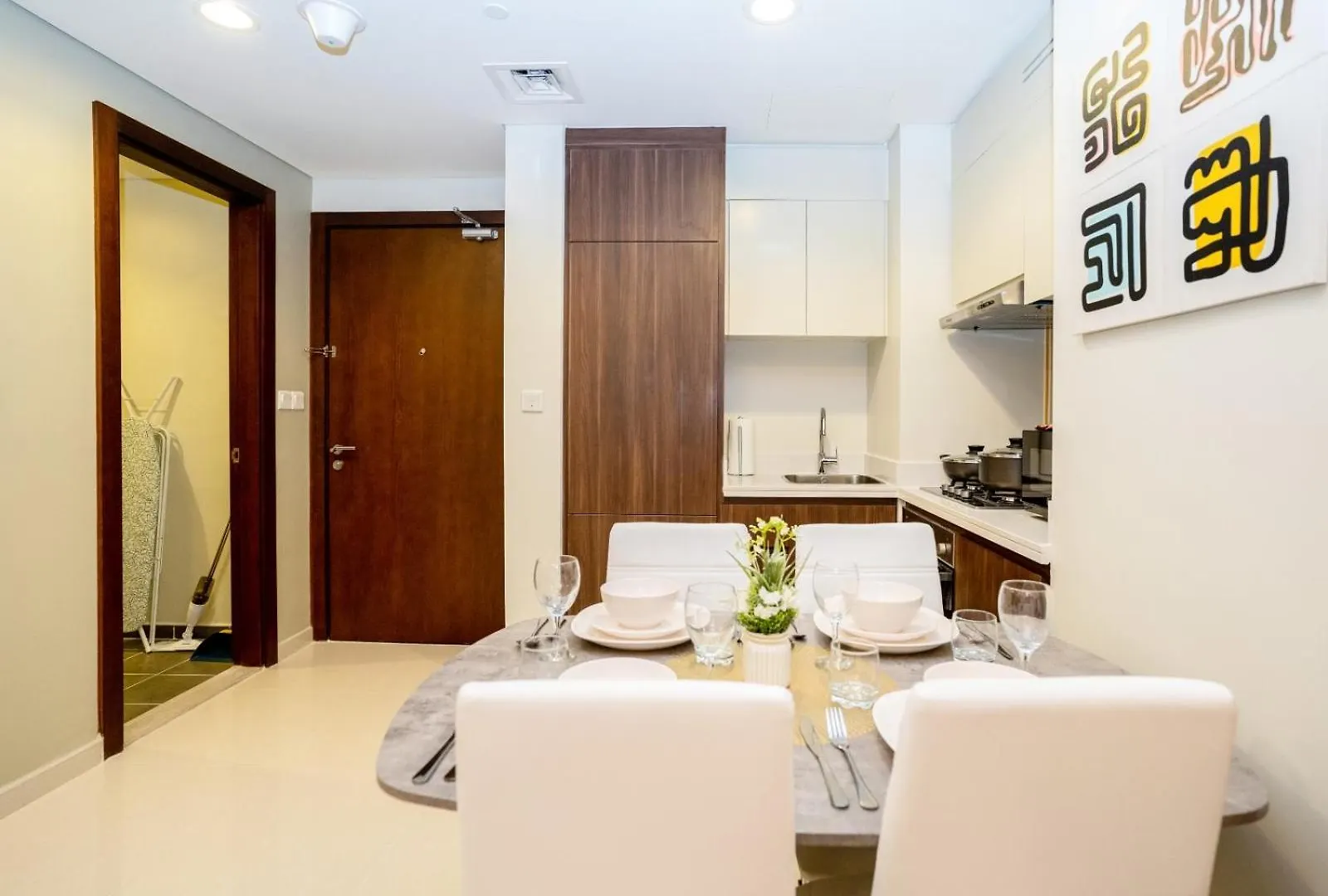Stunning 2-Bedroom Business Bay Apartment With Burj Khalifa View & Huge Balcony Dubaj