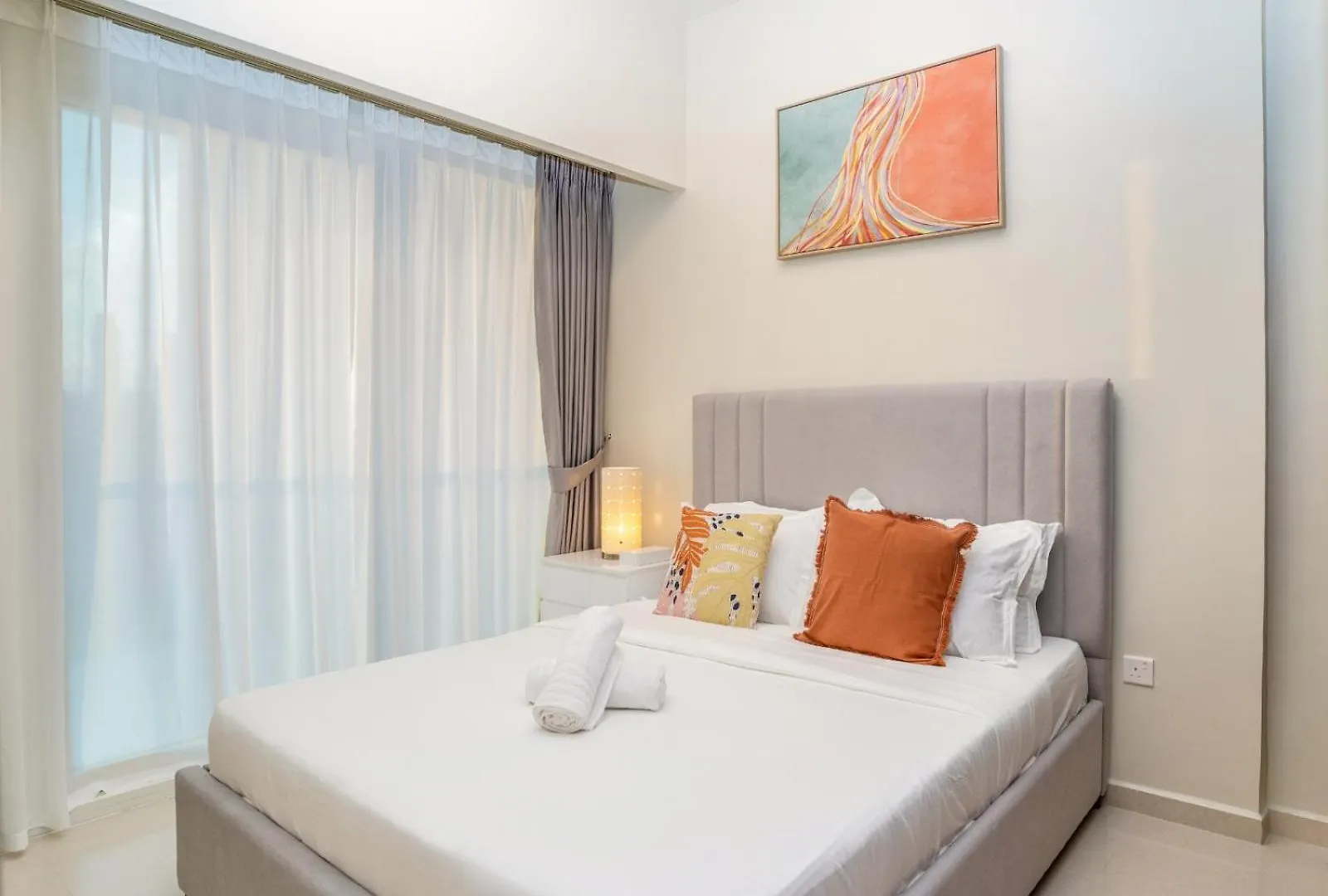 Stunning 2-Bedroom Business Bay Apartment With Burj Khalifa View & Huge Balcony Dubaj