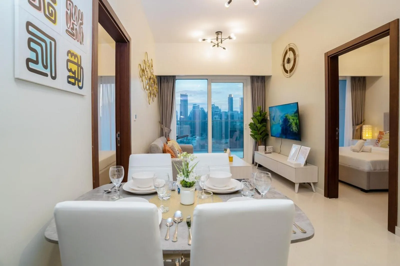 Stunning 2-Bedroom Business Bay Apartment With Burj Khalifa View & Huge Balcony Dubaj