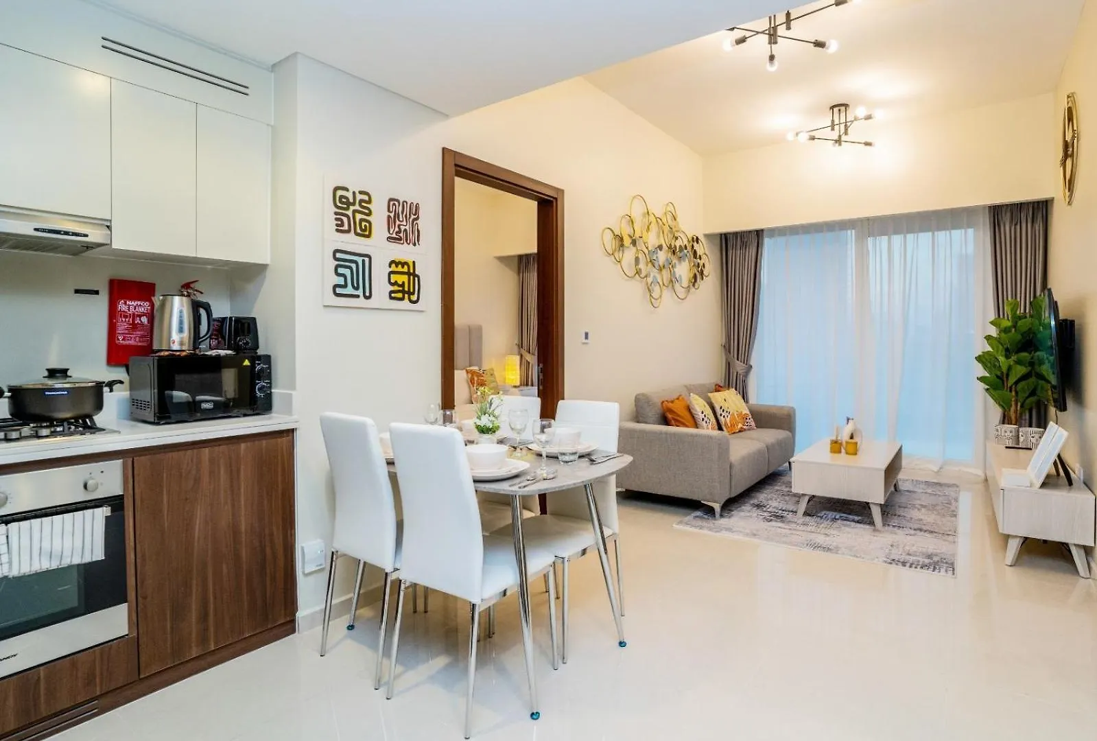 Stunning 2-Bedroom Business Bay Apartment With Burj Khalifa View & Huge Balcony Dubaj