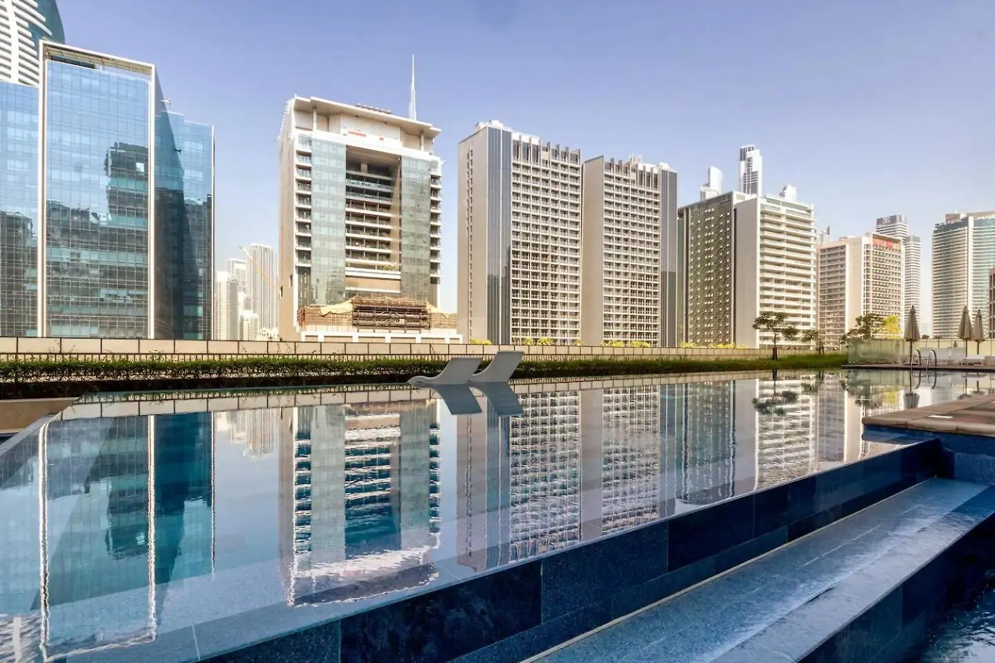 Stunning 2-Bedroom Business Bay Apartment With Burj Khalifa View & Huge Balcony Dubaj